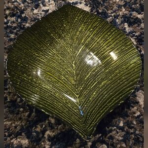 Leaf-Shaped Green Decorative Plate